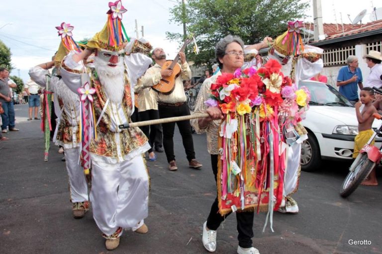 Conheça a origem da Folia de Reis Mirassol Conectada