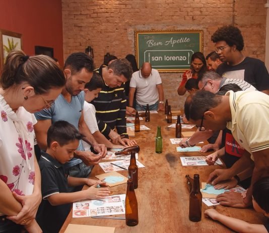 Confraternização para pais e familiares de alunos do CNA reúne 100 pessoas
