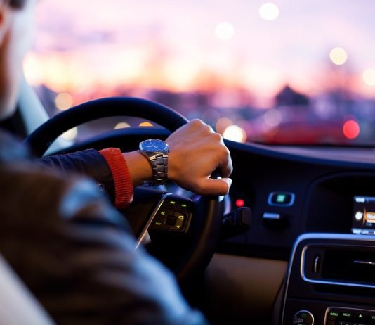 Cinco dicas para cuidar do seu veículo antes de pegar a estrada no fim de ano