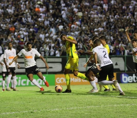 Crias do Leão se esforçam, mas Corinthians vence e avança na copinha