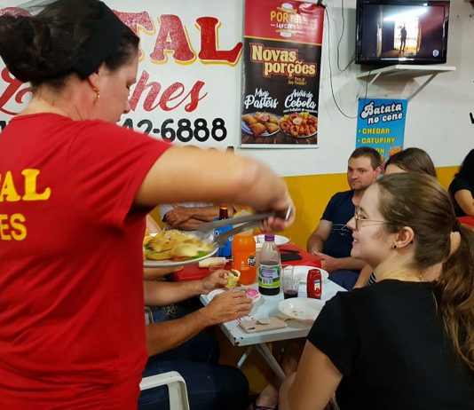 Público pede bis e nesta quinta tem replay do rodízio de mini lanches