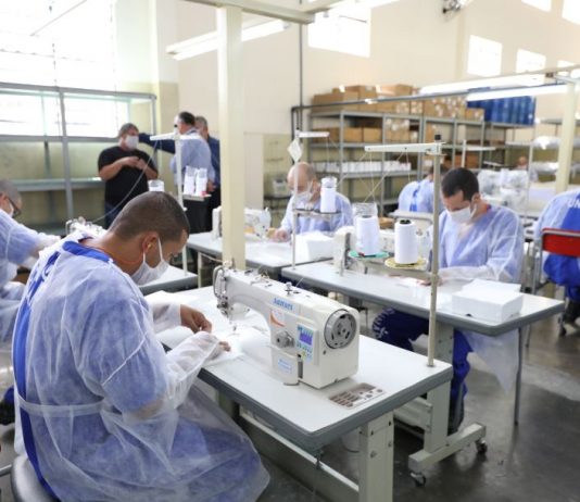 Presos do Noroeste de SP confeccionam máscaras para proteção contra coronavírus