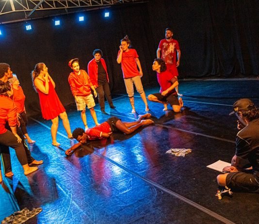 Projeto Território Cênico abre inscrições gratuitas para Núcleo com foco em pesquisa teatral
