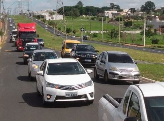 Carreata reúne mais de 150 veículos em Mirassol