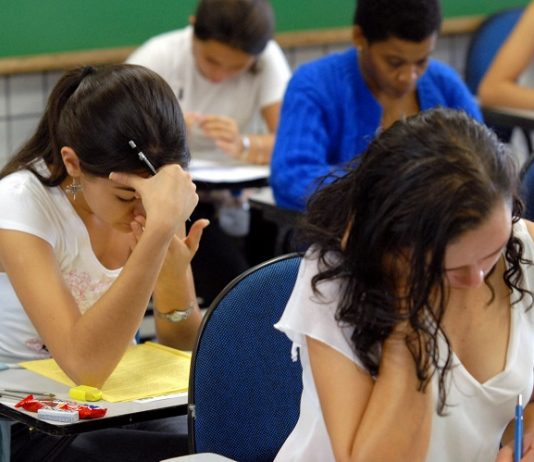 Estudantes da rede estadual de SP terão aulas por tv aberta e celular