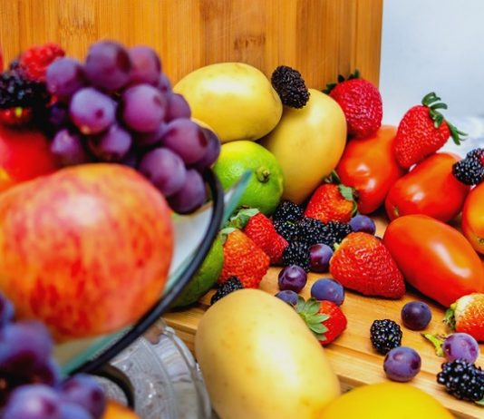 Alimentação saudável auxilia na promoção de bem-estar e no controle da pressão arterial