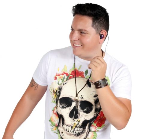 Cantor Pitoko faz live em prol ao PAMDA neste sábado (25)