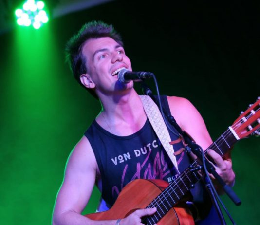 Adriano Amendola apresenta clássicos e autorais em live do Mirassol Conectada