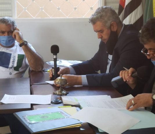 Vereadores aprovam decreto que rejeita contas de 2016 do ex-prefeito Ricci Jr.