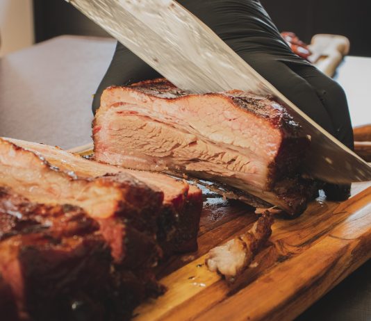 Pork’s BBQ prepara carnes defumadas sob encomenda para petiscar em casa