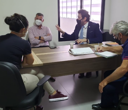 Estudantes apresentam proposta de trabalho voluntário na área médica em Mirassol