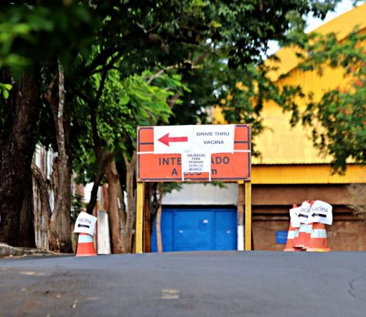 Profissionais da Saúde recebem 2ª dose da Coronavac nesta terça-feira (02)