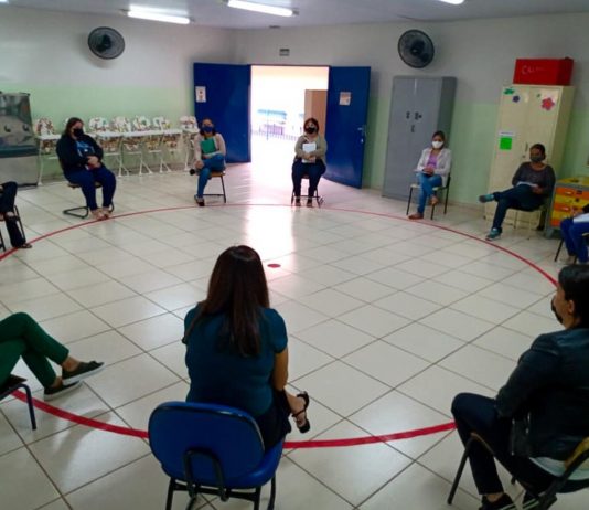 Educação incentiva Roda de Conversa para melhoria no atendimento aos alunos da Rede Municipal