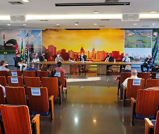 Em reunião com prefeitos, Edinho propõe “lockdown” regional após às 18h