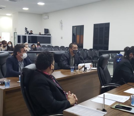 Câmara acata veto e derruba projeto que aumentava salários de políticos