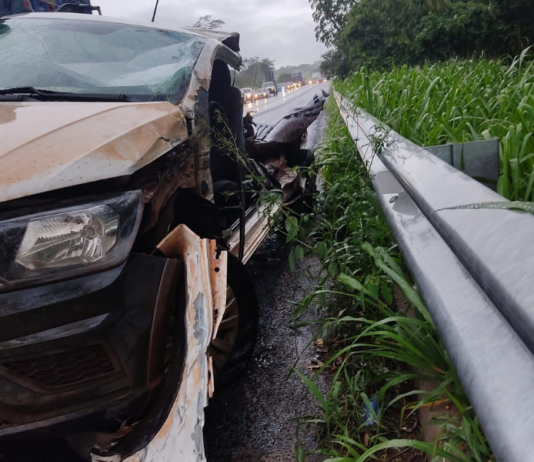 Ônibus, carros e caminhonete se envolvem em acidente na Feliciano Sales da Cunha