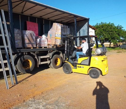 Doações da campanha ’Unidos pela Bahia’ são entregues em Vitória da Conquista-BA