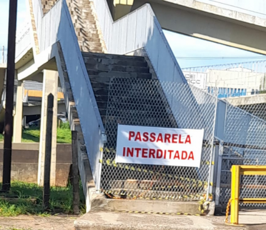 Passarela na Washington Luís é parcialmente liberada para pedestres