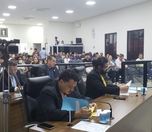 Câmara decide se acata ou derruba veto ao projeto que dispensa passaporte vacinal