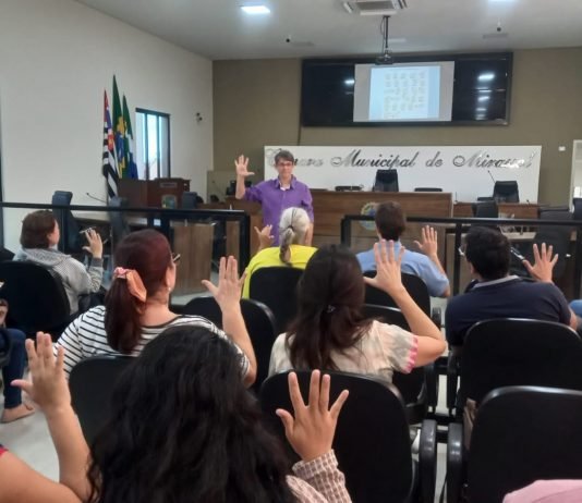 Servidores e mirassolenses iniciam 1º Curso Básico de Libras