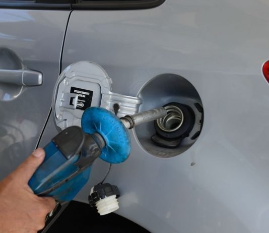 Petrobras reduz litro da gasolina em R$ 0,25 nas distribuidoras