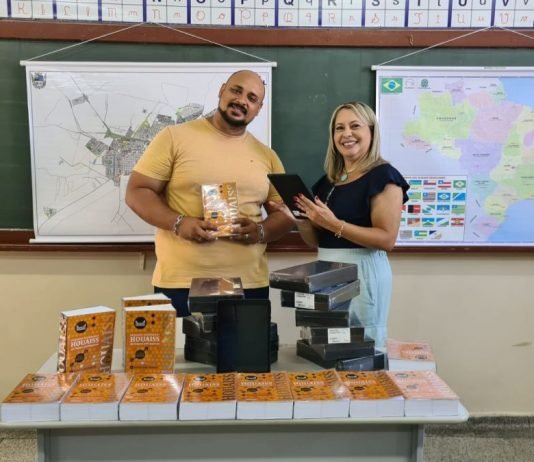 Escolas municipais de Mirassol recebem tablets, dicionários e mapas atualizados