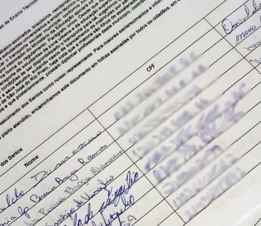 Estudantes protocolam abaixo-assinado na Prefeitura solicitando transporte universitário nos três turnos