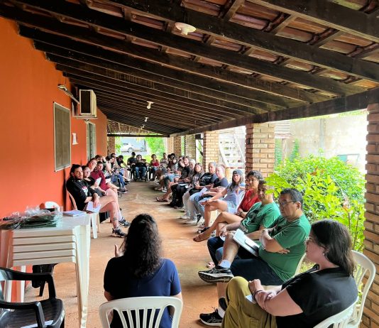 Associação oferece cursinho gratuito para quem deseja retomar os estudos ou prestar vestibular