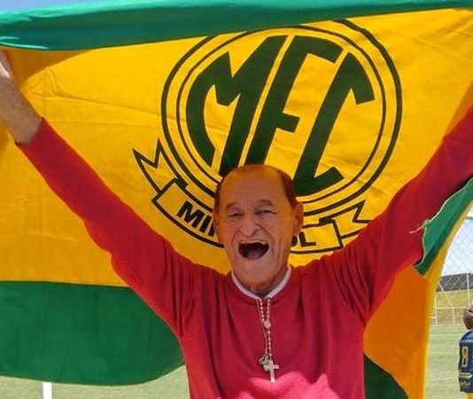 Sala de imprensa do Maião ganha o nome do cronista esportivo Edward Villa