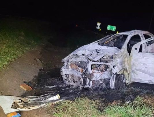 Morador de Mirassol vítima de acidente morre após 2 meses internado no Hospital de Base Prisma foi parar no canteiro central e pegou fogo (foto: divulgação)