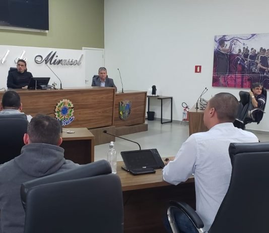 Projeto sobre reforma administrativa da Prefeitura é debatido em reunião
