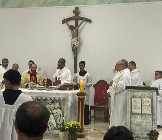 Posse do novo pároco reúne fiéis e lideranças na Paróquia Santa Luzia de Mirassol