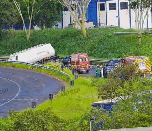 Caminhão perde o controle, passageira é arremessada para fora e atropelada na rodovia, em Mirassol