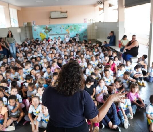 Sanessol mobiliza estudantes e comunidade em ações de educação ambiental